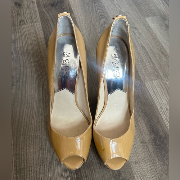 Michael Kors Tan Patent Leather Heels - Picture 1 of 12